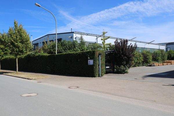 Ein-/Ausfahrt zu Halle Nr. 2 und Halle Nr. 3