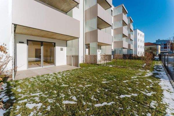 Garten mit Loggia & Terrasse