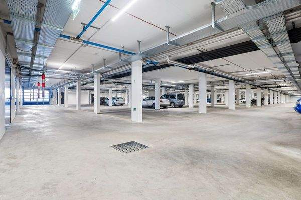 140 Tiefgaragenplätze