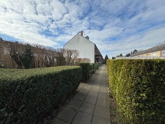 Privatweg zu den Reihenhäusern