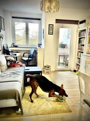 Wohnzimmer mit Blick zur Loggia