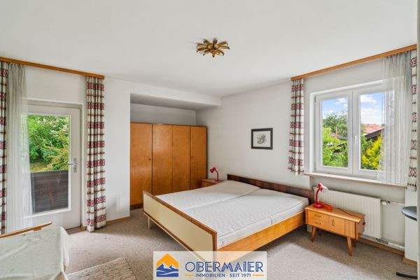 17_helles_Schlafzimmer_1OG_Balkonzugang_Südwest