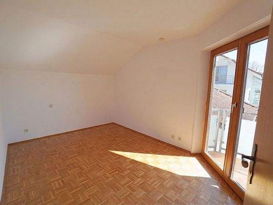 Schlaf-/Kinderzimmer  DG