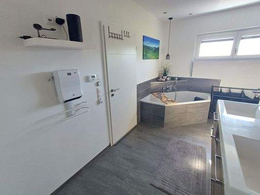 Großzügiges Badezimmer OG