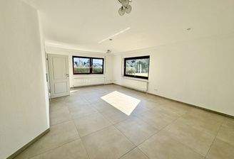 großzügig und hell