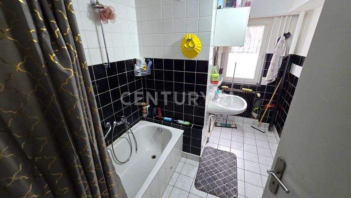 Badezimmer der Wohnung im OG