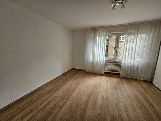 ENIH4646.JPG Schlafzimmer E.G.