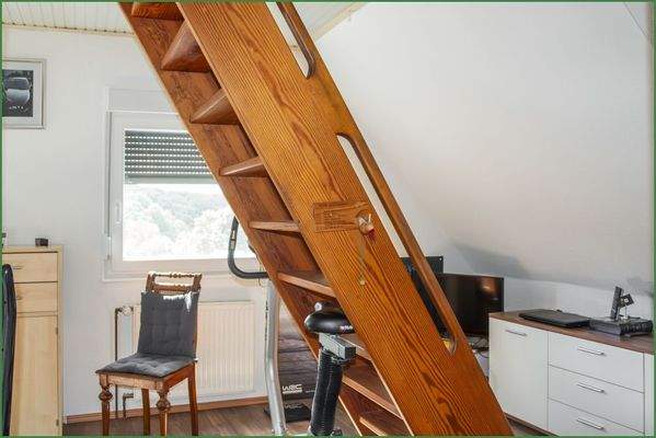 Stabile Treppe zur Galerie