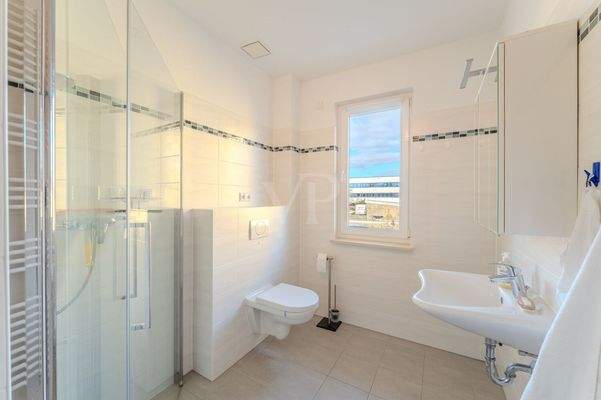 Badezimmer Kind mit Dusche