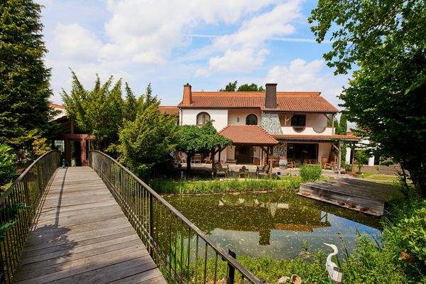 Außenbereich mit Wohnhaus