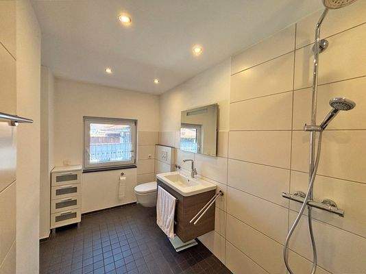 Badezimmer im Erdgeschoss