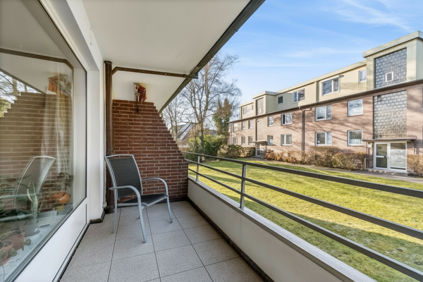 Großzügiger und überdachter Westbalkon