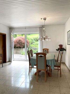 Essbereich mit Terrassenblick