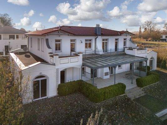 Moderne Bäderstil-Strandvilla in direkter Ostseelage mit eigenem Strandzugang DAHLER Rostock