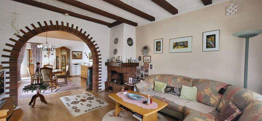 GEMÜTLICHES WOHNZIMMER