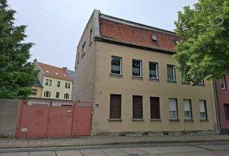 Vorderansicht von links