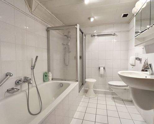 Vollbad innenliegend im Dachgeschoss