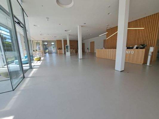 Eingangsbereich mit Empfang