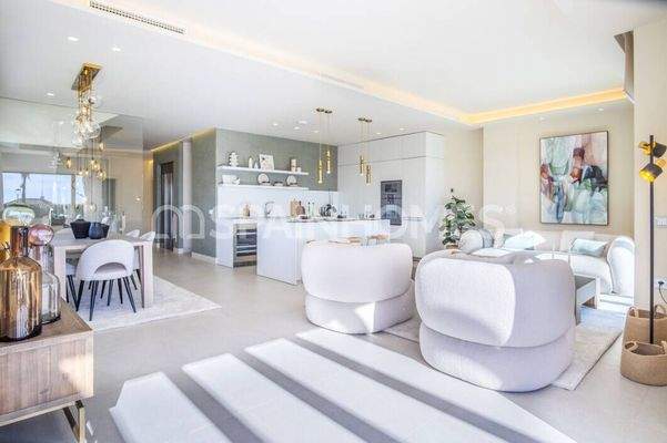 Move-In Ready Beachfront House in a Gated Complex in Marbella