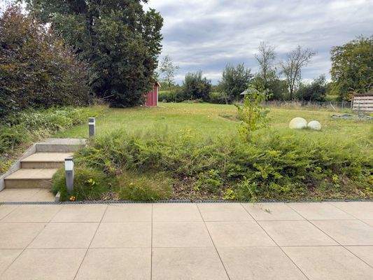 Terrasse mit Blick zum Garten