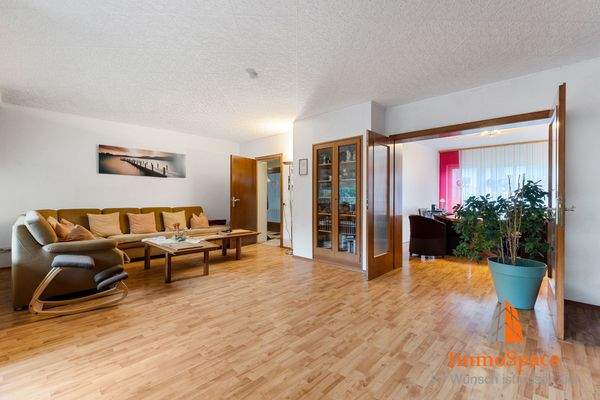 Wohnzimmer und Esszimmer im Erdgeschoss