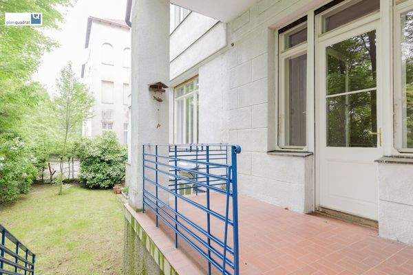 Terrasse / Loggia (ca. 10,80 qm)