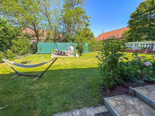 Garten mit Sitzplätzen