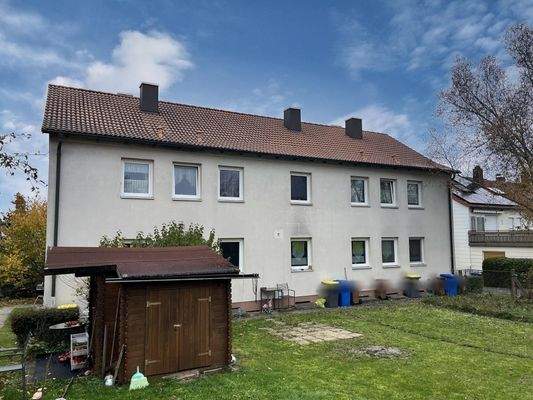 Ostansicht der Immobilie mit Gartenfläche