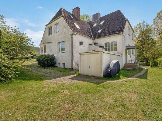 Garage und Kelleraufgang