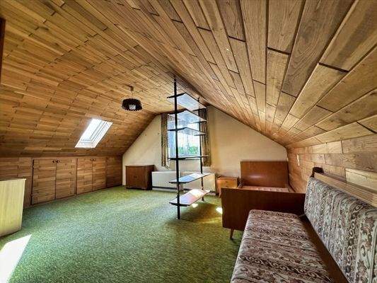 DG Raum links der Treppe