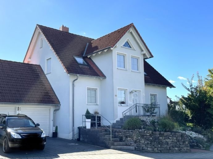 Charmantes Einfamilienhaus in Scheßlitz - Doppelgarage - Garten - Keller