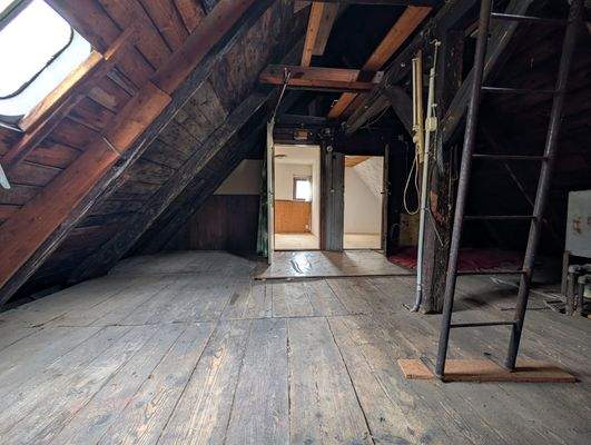 Dachboden Haus.jpg