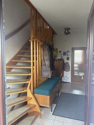 Eingangsbereich mit Treppe OG