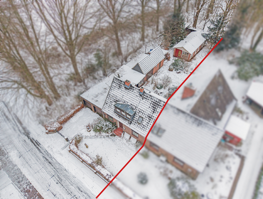 Haus mit Schuppen und Gartenhaus