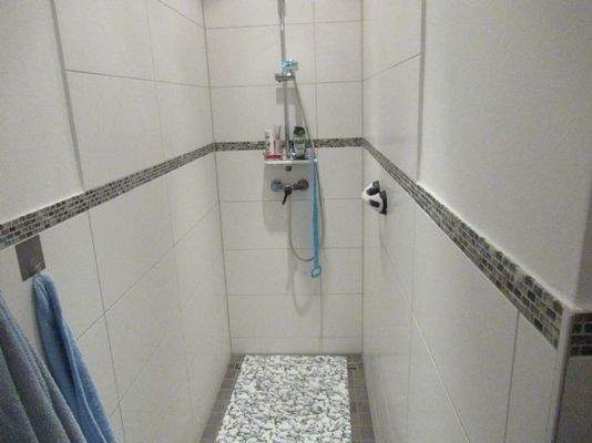 Bad mit Fenster und WA-Anschluss