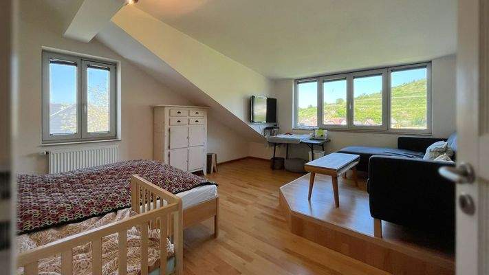 Zimmer mit gemütlichen Dachschrägen