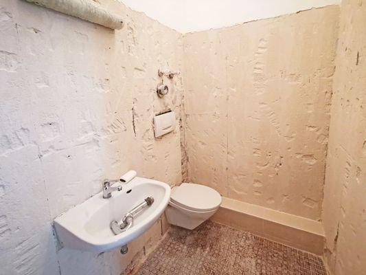 Sanitärbereich vor Sanierung