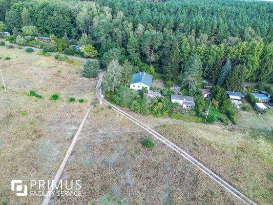 Haus eingebettet in der Natur