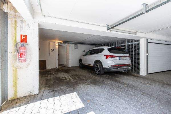 Tiefgaragenplatz mit direktem Zugang und Steckdose