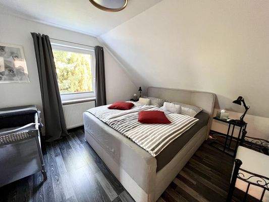 Geräumiges Schlafzimmer