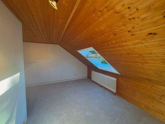 mit viel Platz, Fenster und Heizkörper