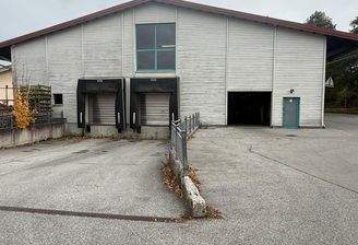 Halle Ansicht mit Ladrampen