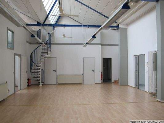 Großraumbüro mit Archiv