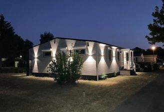 Haus mit Aussenbeleuchtung