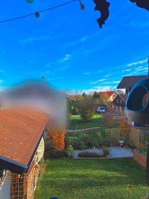 Blick vom Balkon in die Weite und Garten