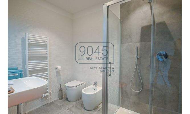 Zeitgemäße Landvilla in nachhaltiger Holzbauweise mit Panoramablick bei Potenza Picena