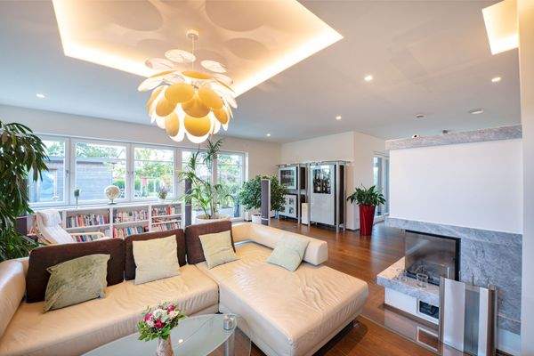 Wohnbereich mit Spartherm Panoramakamin