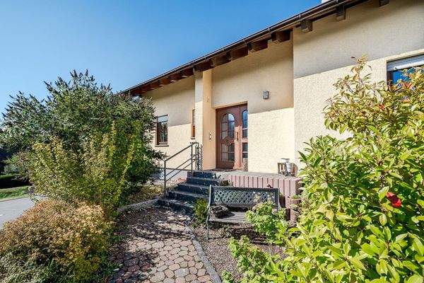 Vorgarten mit Zuwegung