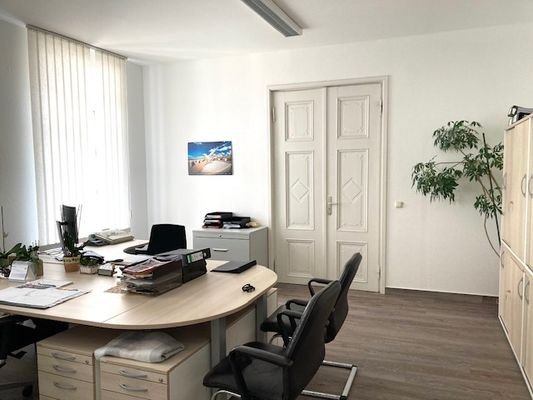 Büro mit Doppelflügeltür
