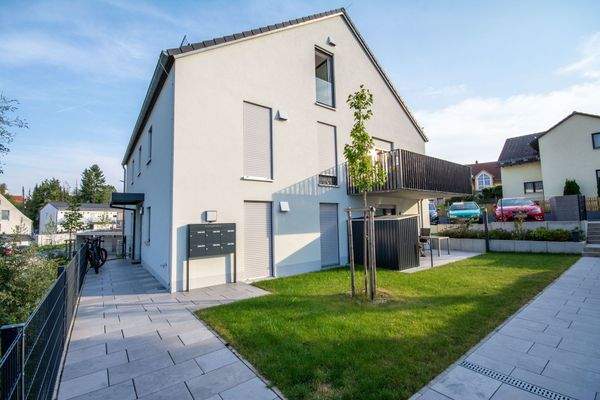 2 Zi.-DG-Wohnung mit Küche